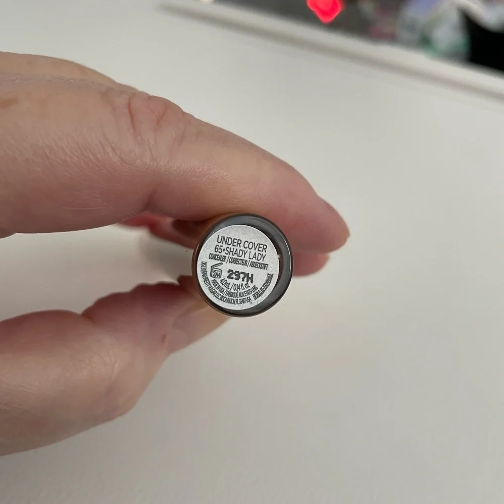 Pretty vulgar concealer